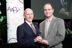 THE AMERICAN ACADEMY OF OPHTHALMOLOGY (AAO) AWARDS DR. ALIÓ´S RESEARCH.
