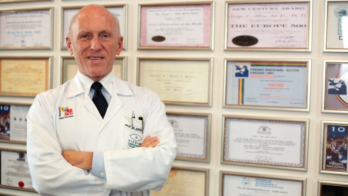 Dr. Jorge Alió es catedrático en Oftalmología por la UMH