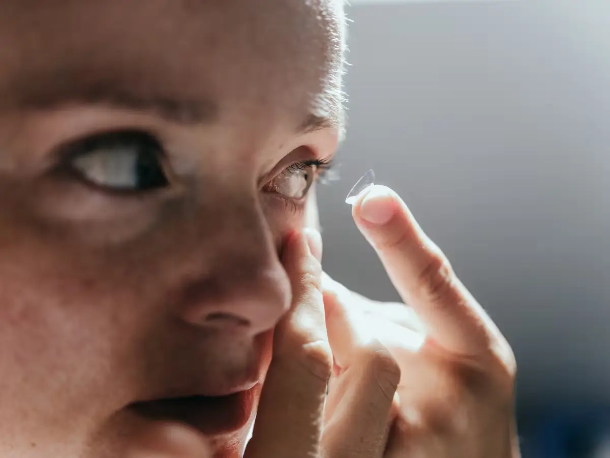 De jugar al aire libre a parpadear 24 veces por minuto frente a la pantalla: los consejos de expertos en salud ocular