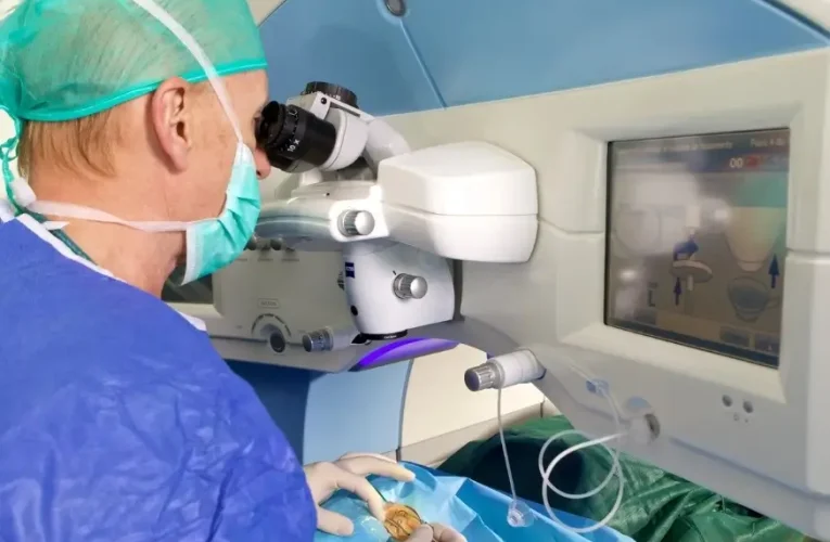 Doctor Jorge Alió tiene una extensa trayectoria en investigación médica