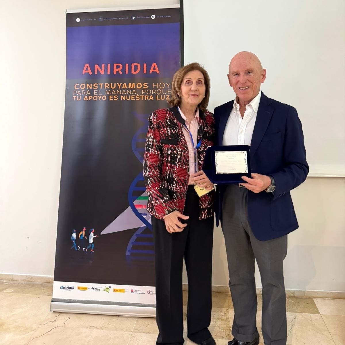 La Asociación Española de Aniridia reconoce al Dr. Alió por su compromiso con los pacientes